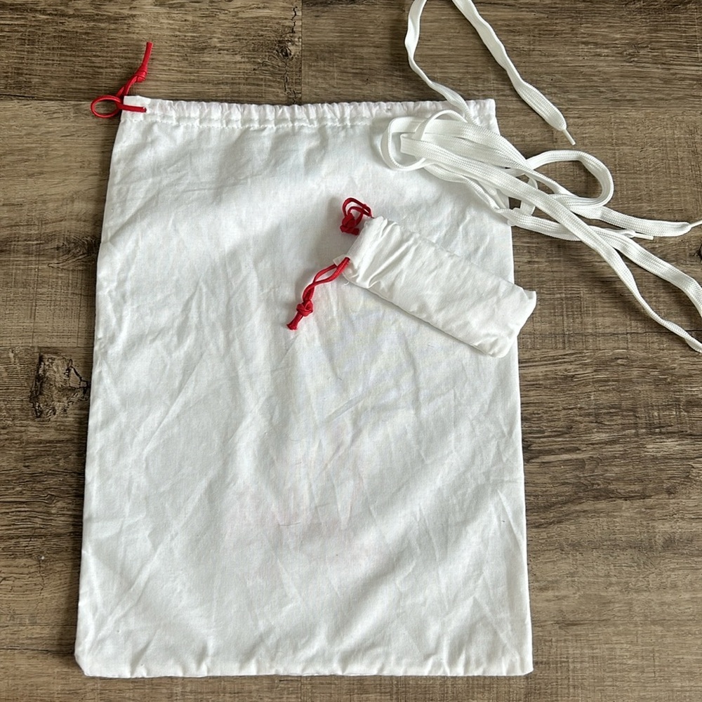 Christian Louboutin dust bags and shoelaces set - Picture 4 of 4